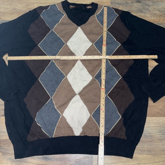 Perry Ellis Argyle V-Neck Sweater - Picture 3 of 4